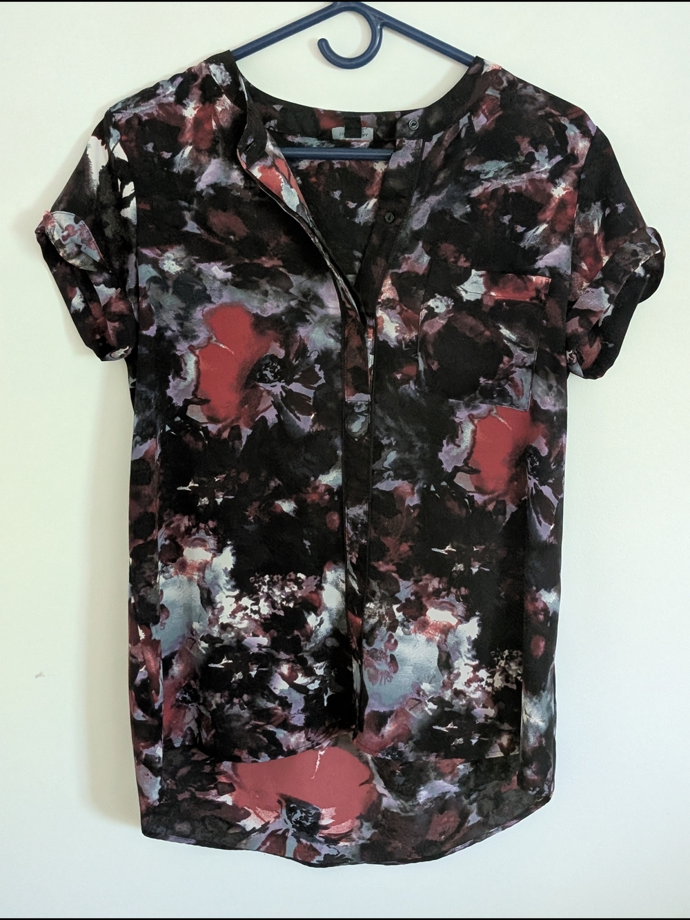 Simply Vera Vera Wang Black and Burgundy Abstract Print Short Sleeve Blouse